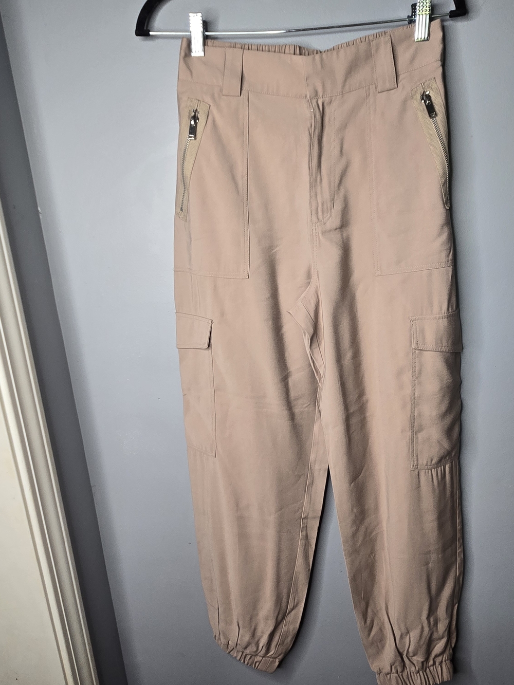 Forever 21 Women’s Medium Taupe Cargo Jogger Pants Zip Pockets Utility NWT